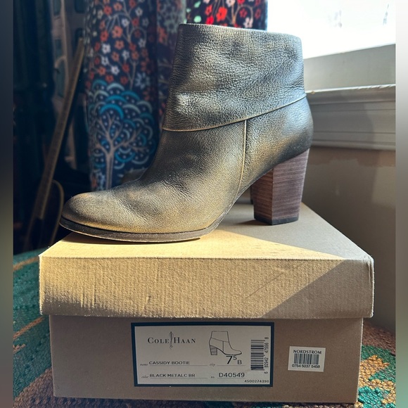 Cole Hann Cassidy stacked heel booties. Size 7.5 - Picture 4 of 14